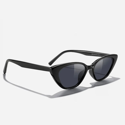 Óculos Gatinho: Elegância e Charme Retrô, os óculos gatinho são perfeitos para quem busca um visual feminino, sofisticado e com toque vintage. Destaque seu estilo com design marcante e proteção UV. Envio Rápido e Fácil, embalagem personalizada.