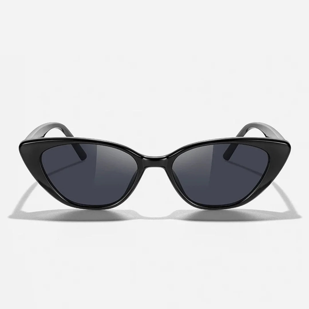 Óculos Gatinho: Elegância e Charme Retrô, os óculos gatinho são perfeitos para quem busca um visual feminino, sofisticado e com toque vintage. Destaque seu estilo com design marcante e proteção UV. Envio Rápido e Fácil, embalagem personalizada.