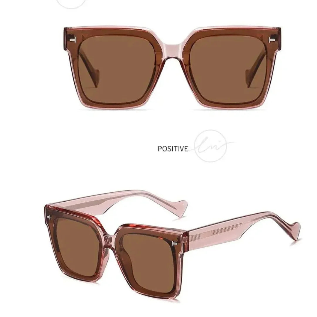 Óculos Quadrado: Visual Moderno e Sofisticado, os óculos quadrado oferecem design marcante e contemporâneo, ideais para quem busca estilo e proteção UV com conforto no dia a dia. Envio Rápido e Fácil, embalagem personalizada. Envio Rápido e Fácil, embalagem personalizada.