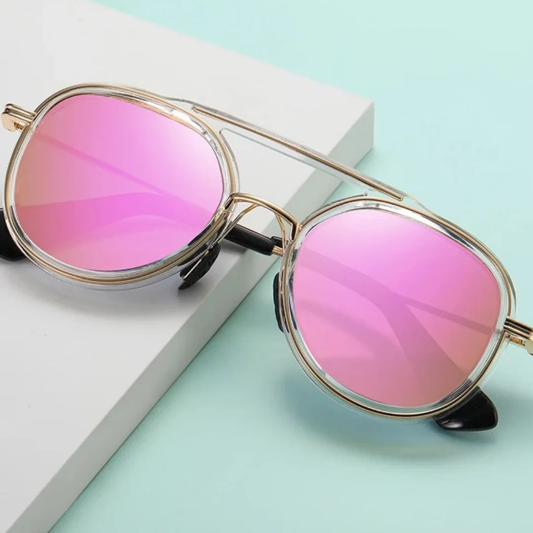 Estilo Clássico e Autêntico, os óculos redondo feminino trazem um visual vintage e moderno ao mesmo tempo, perfeitos para quem quer destacar personalidade com conforto e proteção UV. Envio Rápido e Fácil, embalagem personalizado.