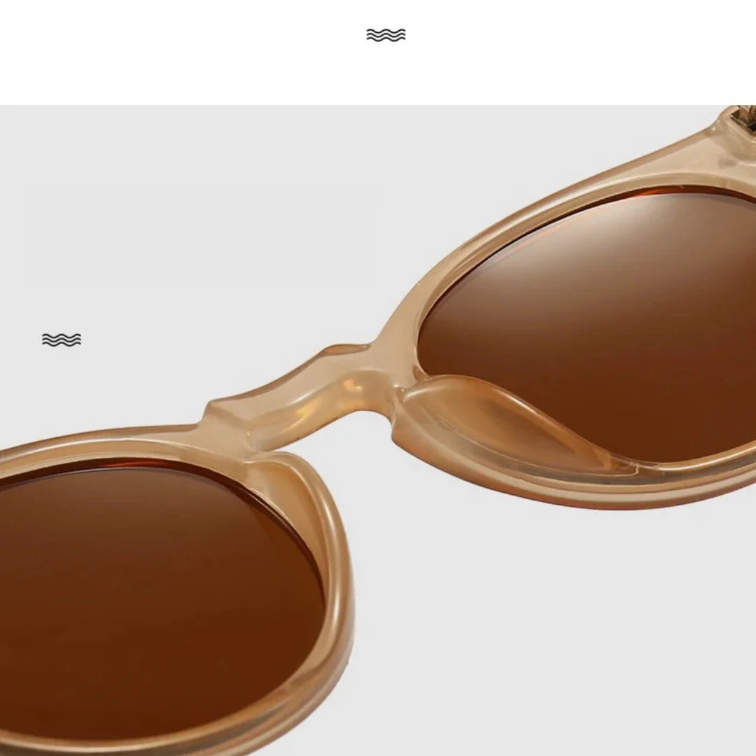 Estilo Clássico e Autêntico, os óculos redondo feminino trazem um visual vintage e moderno ao mesmo tempo, perfeitos para quem quer destacar personalidade com conforto e proteção UV. Envio Rápido e Fácil, embalagem personalizado.