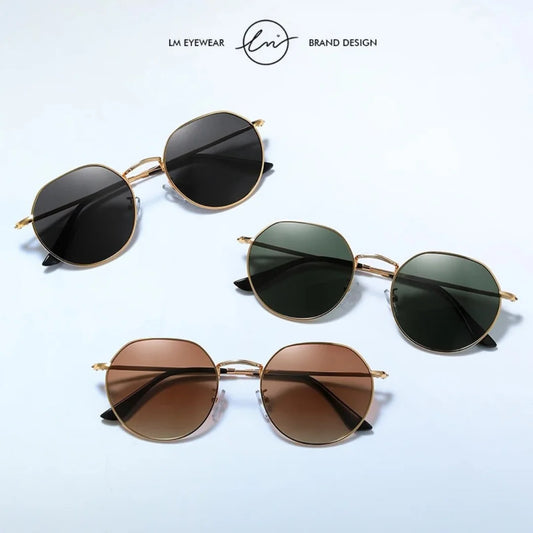 Estilo Clássico e Autêntico, os óculos redondo feminino trazem um visual vintage e moderno ao mesmo tempo, perfeitos para quem quer destacar personalidade com conforto e proteção UV. Envio Rápido e Fácil, embalagem personalizado.