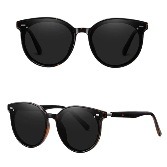 Estilo Clássico e Autêntico, os óculos redondo feminino trazem um visual vintage e moderno ao mesmo tempo, perfeitos para quem quer destacar personalidade com conforto e proteção UV. Envio Rápido e Fácil, embalagem personalizado.