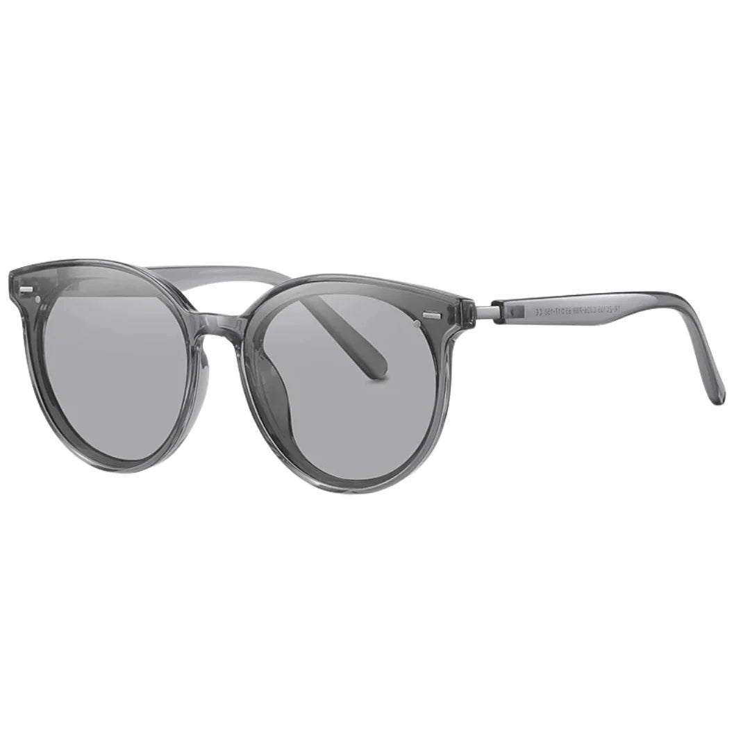 Estilo Clássico e Autêntico, os óculos redondo feminino trazem um visual vintage e moderno ao mesmo tempo, perfeitos para quem quer destacar personalidade com conforto e proteção UV. Envio Rápido e Fácil, embalagem personalizado.