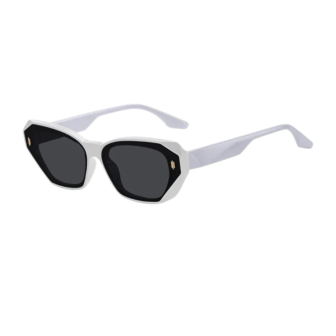 Óculos Retrô Feminino: Estilo Vintage e Sofisticação, descubra os óculos retrô feminino com design clássico e toque moderno. Perfeitos para mulheres que valorizam charme, personalidade e proteção UV no dia a dia. Envio Rápido e Fácil, embalagem personalizada.