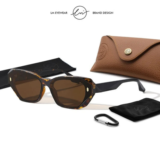 Óculos Retrô Feminino: Estilo Vintage e Sofisticação, descubra os óculos retrô feminino com design clássico e toque moderno. Perfeitos para mulheres que valorizam charme, personalidade e proteção UV no dia a dia. Envio Rápido e Fácil, embalagem personalizada.