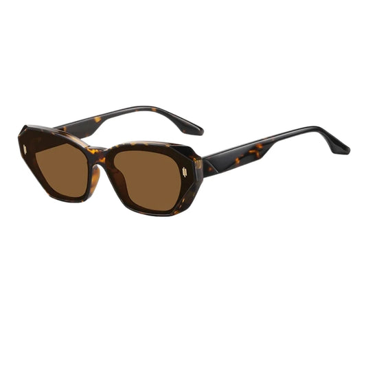 Óculos Retrô Feminino: Estilo Vintage e Sofisticação, descubra os óculos retrô feminino com design clássico e toque moderno. Perfeitos para mulheres que valorizam charme, personalidade e proteção UV no dia a dia. Envio Rápido e Fácil, embalagem personalizada.