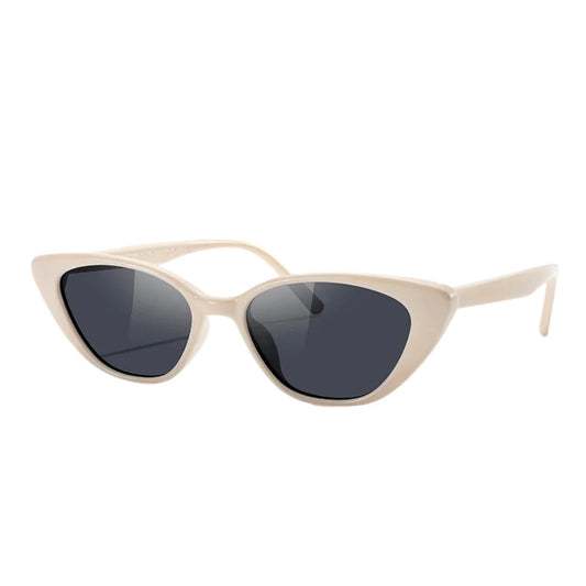 Óculos Gatinho: Elegância e Charme Retrô, os óculos gatinho são perfeitos para quem busca um visual feminino, sofisticado e com toque vintage. Destaque seu estilo com design marcante e proteção UV. Envio Rápido e Fácil, embalagem personalizada.