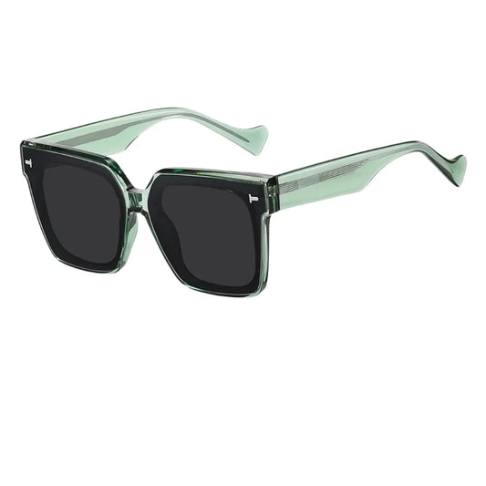 Óculos Quadrado: Visual Moderno e Sofisticado, os óculos quadrado oferecem design marcante e contemporâneo, ideais para quem busca estilo e proteção UV com conforto no dia a dia. Envio Rápido e Fácil, embalagem personalizada. Envio Rápido e Fácil, embalagem personalizada.