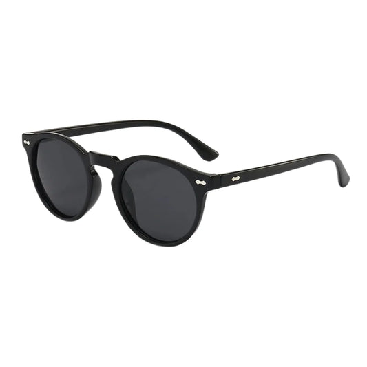 Estilo Clássico e Autêntico, os óculos redondo feminino trazem um visual vintage e moderno ao mesmo tempo, perfeitos para quem quer destacar personalidade com conforto e proteção UV. Envio Rápido e Fácil, embalagem personalizado.