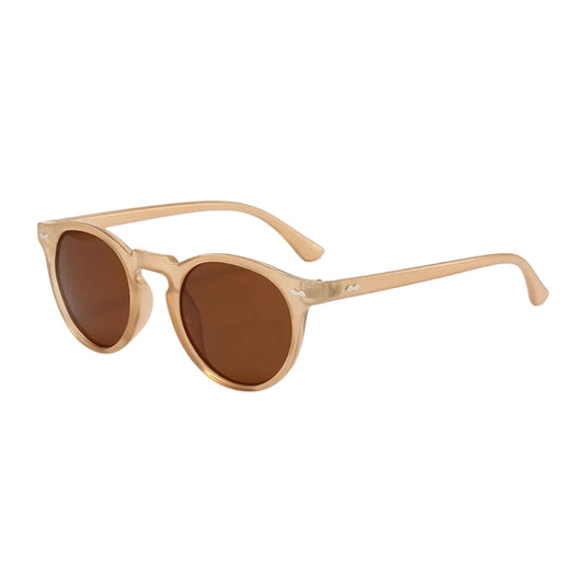 Estilo Clássico e Autêntico, os óculos redondo feminino trazem um visual vintage e moderno ao mesmo tempo, perfeitos para quem quer destacar personalidade com conforto e proteção UV. Envio Rápido e Fácil, embalagem personalizado.