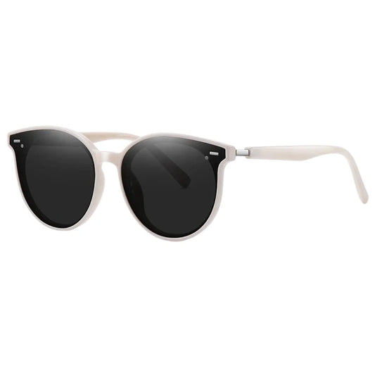 Estilo Clássico e Autêntico, os óculos redondo feminino trazem um visual vintage e moderno ao mesmo tempo, perfeitos para quem quer destacar personalidade com conforto e proteção UV. Envio Rápido e Fácil, embalagem personalizado.