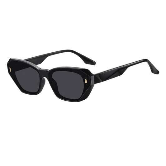 Óculos Retrô Feminino: Estilo Vintage e Sofisticação, descubra os óculos retrô feminino com design clássico e toque moderno. Perfeitos para mulheres que valorizam charme, personalidade e proteção UV no dia a dia. Envio Rápido e Fácil, embalagem personalizada.