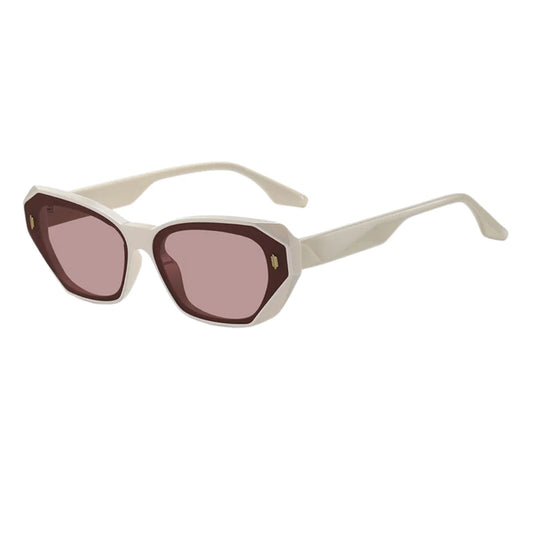 Óculos Retrô Feminino: Estilo Vintage e Sofisticação, descubra os óculos retrô feminino com design clássico e toque moderno. Perfeitos para mulheres que valorizam charme, personalidade e proteção UV no dia a dia. Envio Rápido e Fácil, embalagem personalizada.