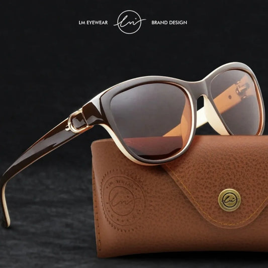 Estilo Clássico e Autêntico, os óculos redondo feminino trazem um visual vintage e moderno ao mesmo tempo, perfeitos para quem quer destacar personalidade com conforto e proteção UV. Envio Rápido e Fácil, embalagem personalizado.